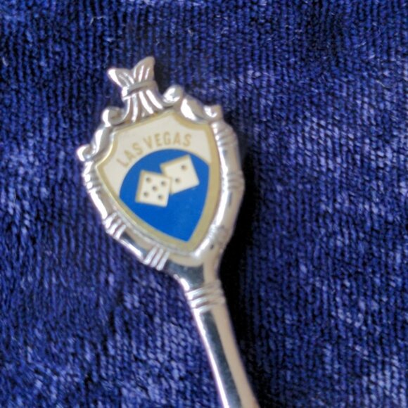 Vintage collectible souvenir spoons w mother of pearl Japan - Picture 6 of 10